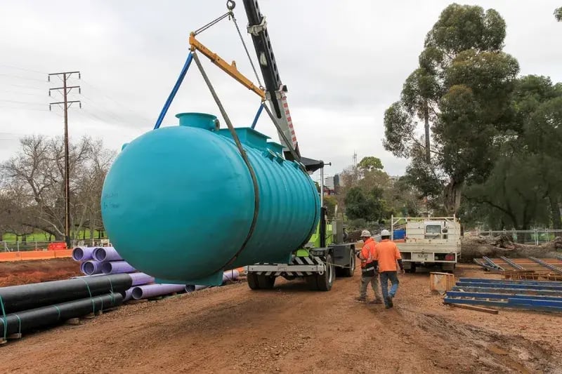 tank-on-crane - Global Water 2